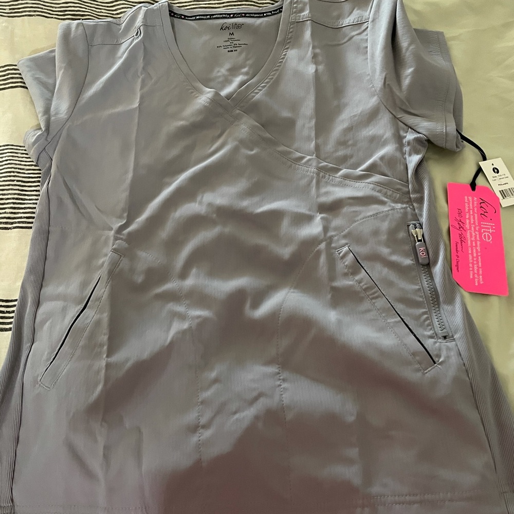 Koi lite scrub top